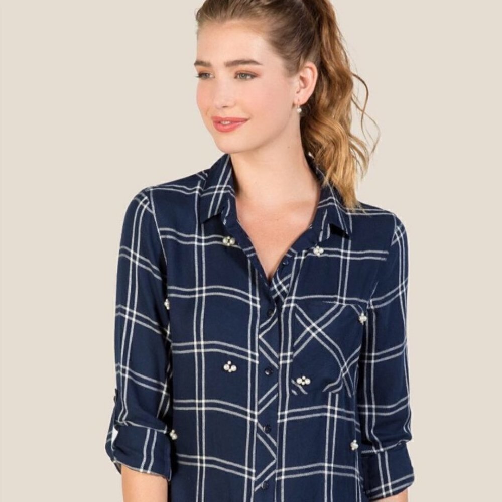 Harper Pearl Plaid Hi-low‎ Button up Top L